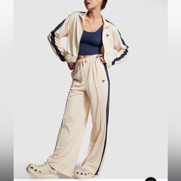 PINK Victoria’s Secret Mesh Tech Wide-Leg Pants - Picture 3 of 6